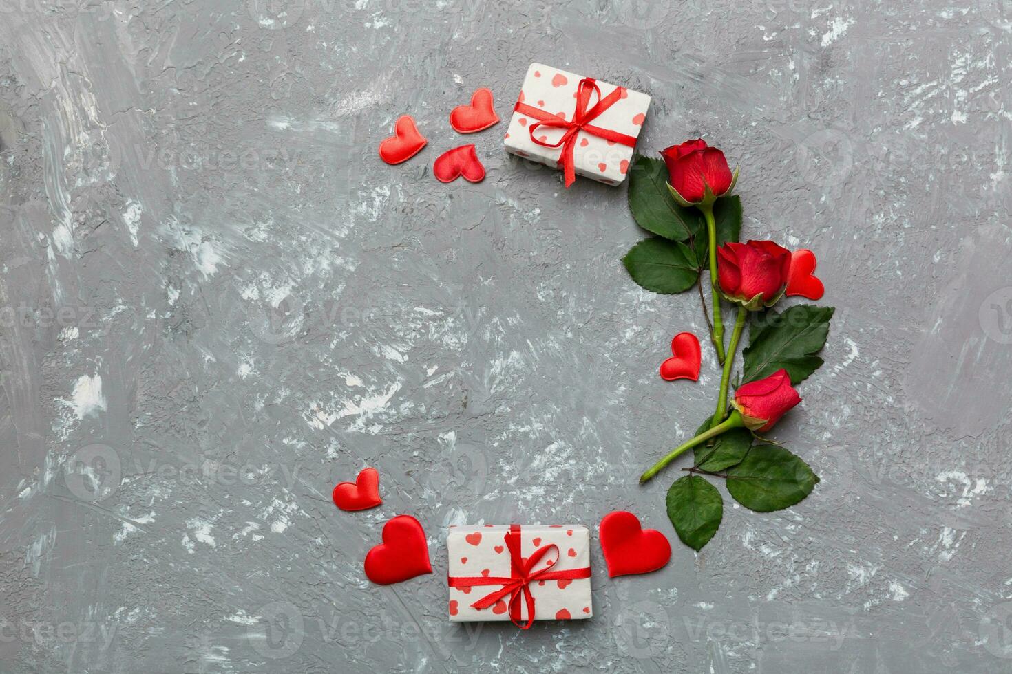 Heart made of rose, git box, heart and blank greeting card mockup on Colored background. Top view, flat lay, copy space Holiday, Mothers Day, birthday concept photo