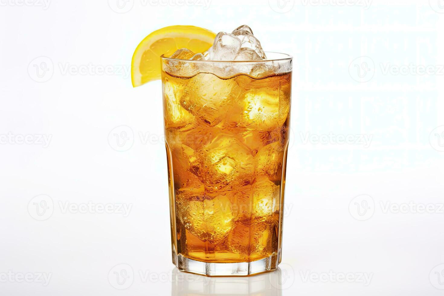 ai generado un vaso de naranja soda agua con hielo cubitos en blanco antecedentes. ai generado foto