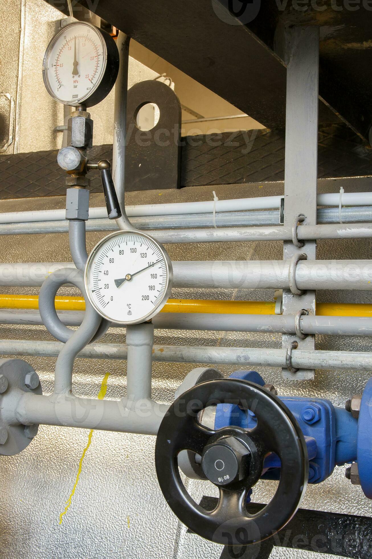 Manometer pressure gas line with valve 36049626 Stock Photo at Vecteezy