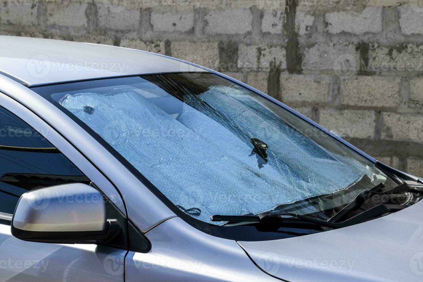 Protection of the car panel from direct sunlight. Sun Reflector windscreen photo