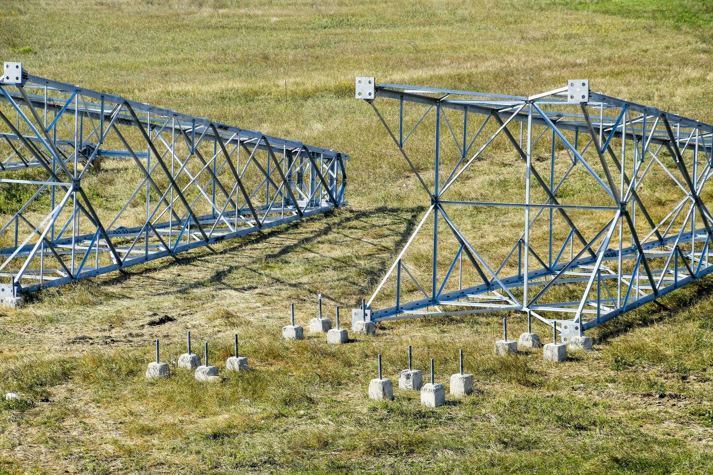 ensamblado poder transmisión línea apoya, Listo para instalación foto