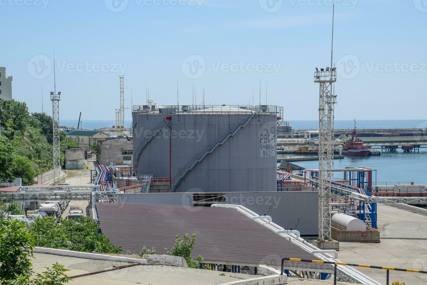 Fuel oil station for ships in the port. tanks with fuel oil. photo