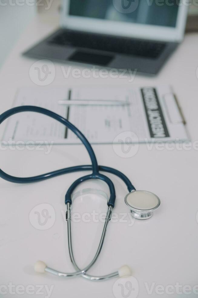 estetoscopio para médico chequeo en salud médico laboratorio mesa antecedentes foto