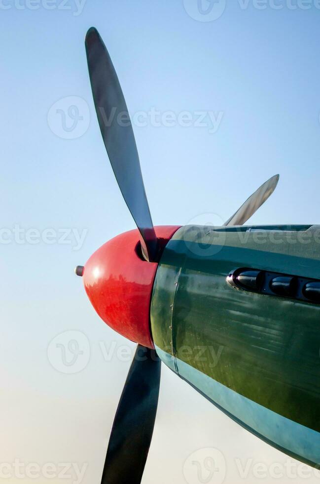 hélice cuchillas de un antiguo Clásico avión cerca arriba foto