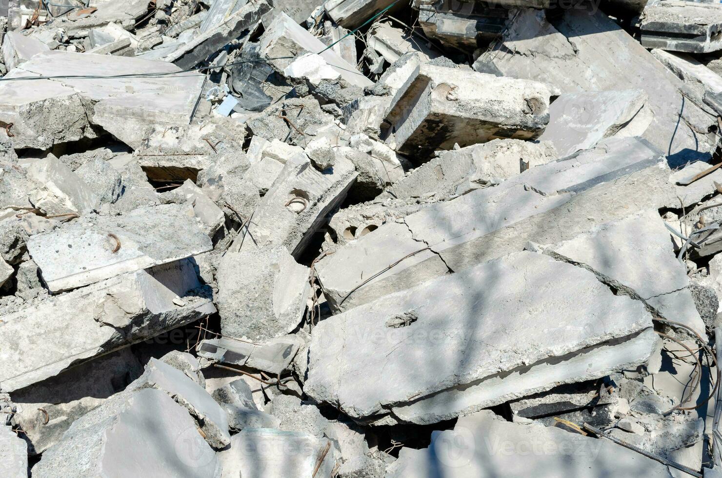 Roca bloques de el pared de el casa destruido por el terremoto foto