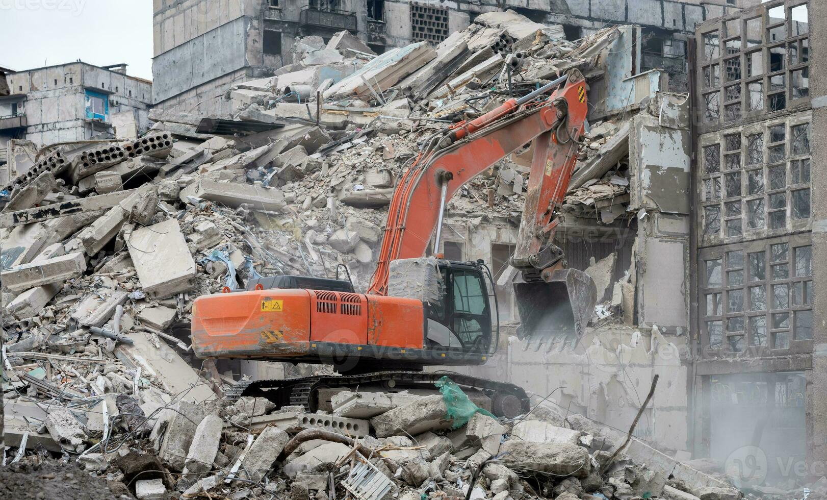 construcción equipo destruye afectado casas guerra en Ucrania foto