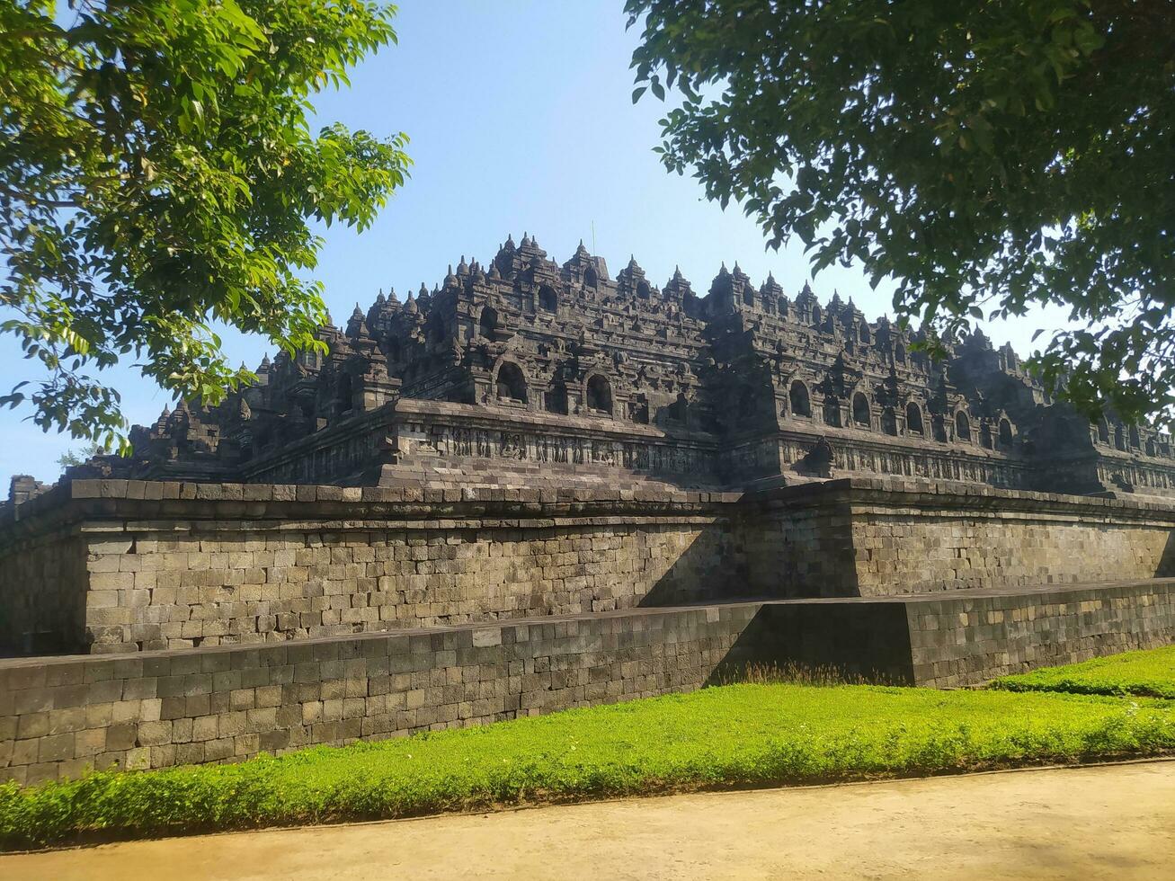 ver de borobudur templo, uno de el maravillas de el mundo en Indonesia foto