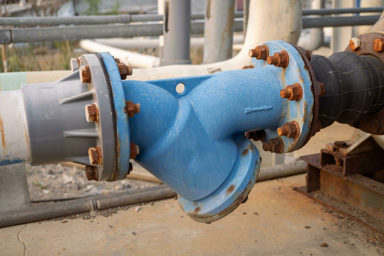 Y strainer on suction of the pump with corrosive bolt nut. photo