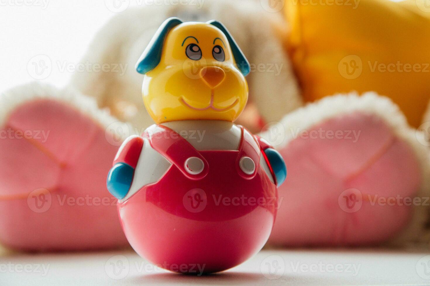 antiguo Clásico para niños juguetes - roly-poly, un niño juguete perro. tema desde el pasado. foto