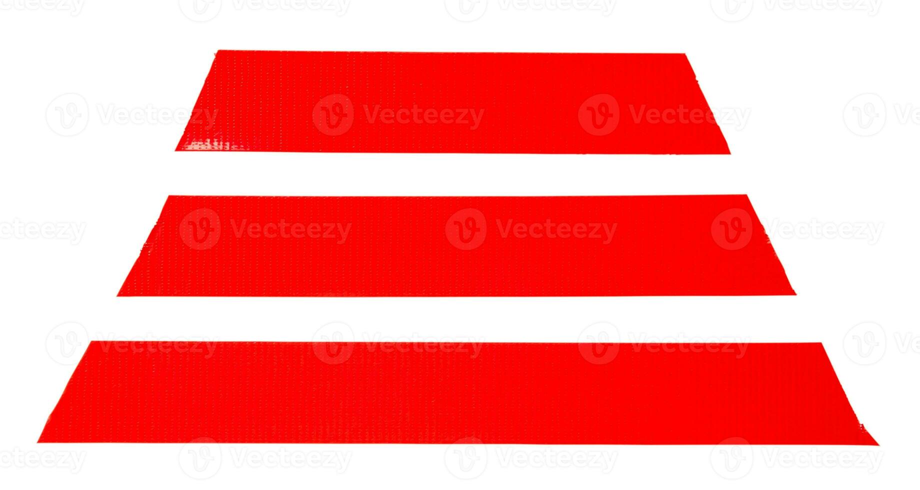 rojo adhesivo vinilo cinta rayas en conjunto aislado en blanco antecedentes con recorte camino. parte superior ver y plano laico foto