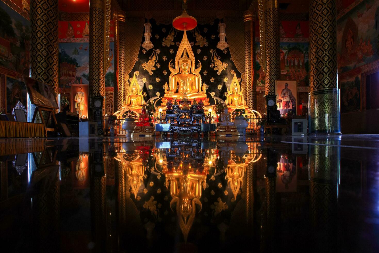 Reflection Buddha on ground photo