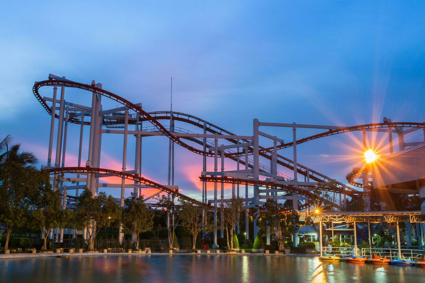 Structural of amusement park againts sky photo