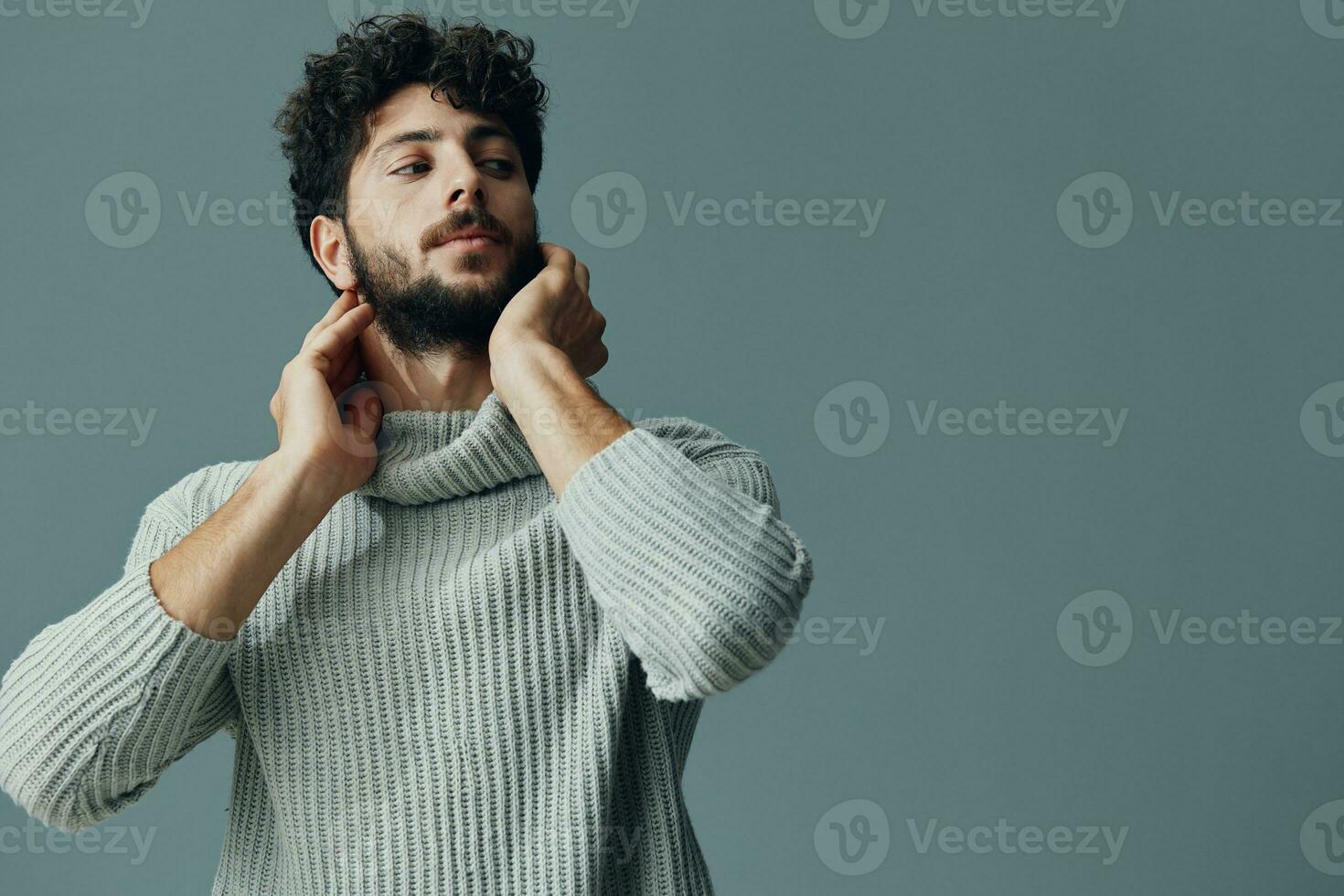 hombre retrato masculino suéter aislado cara adulto hermoso expresión persona atractivo blanco estudio foto