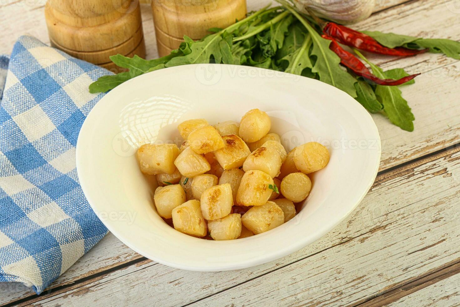 Roasted delicous scallop in the bowl photo