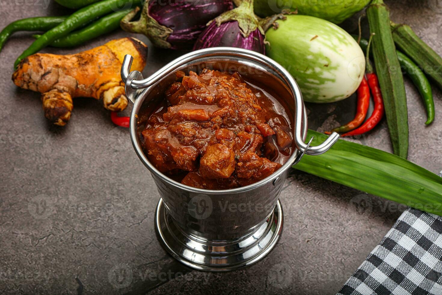 Indian cuisine - spicy chicken vindaloo photo