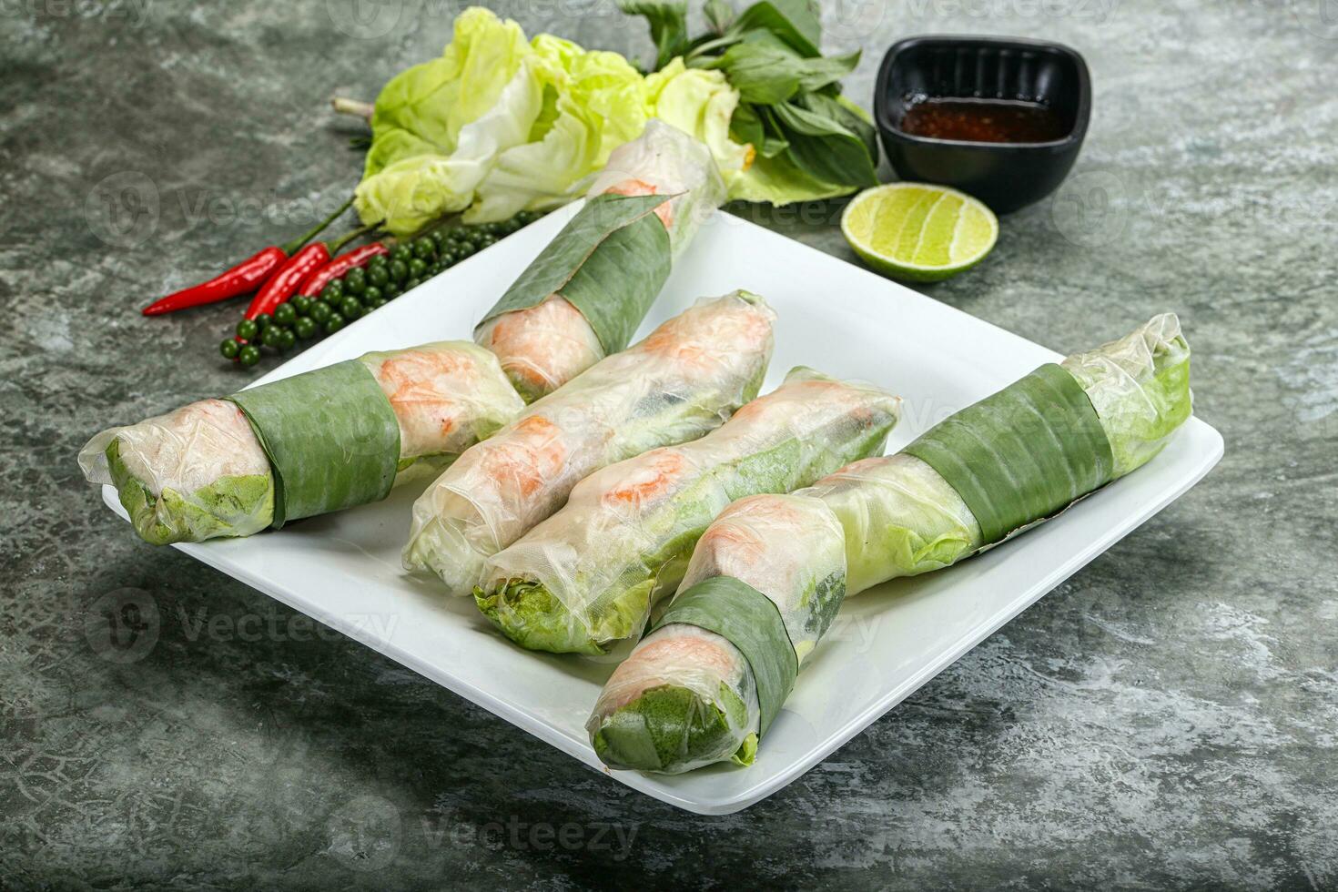 Vietnamese Spring Roll with shrimps and vegetables photo