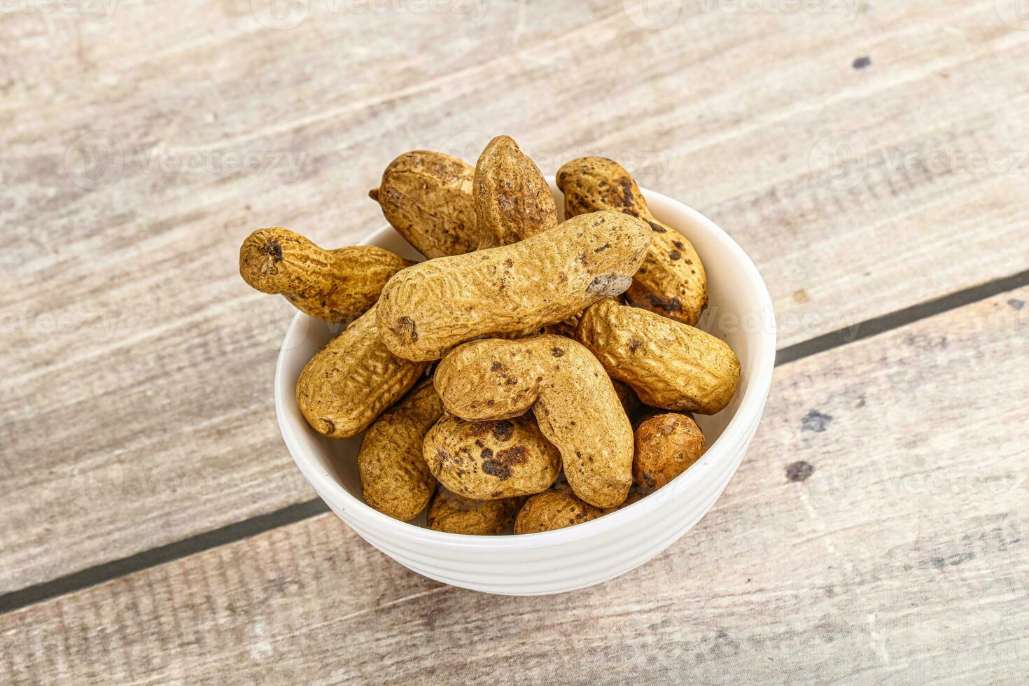 Raw ripe unpeeled peanut heap photo