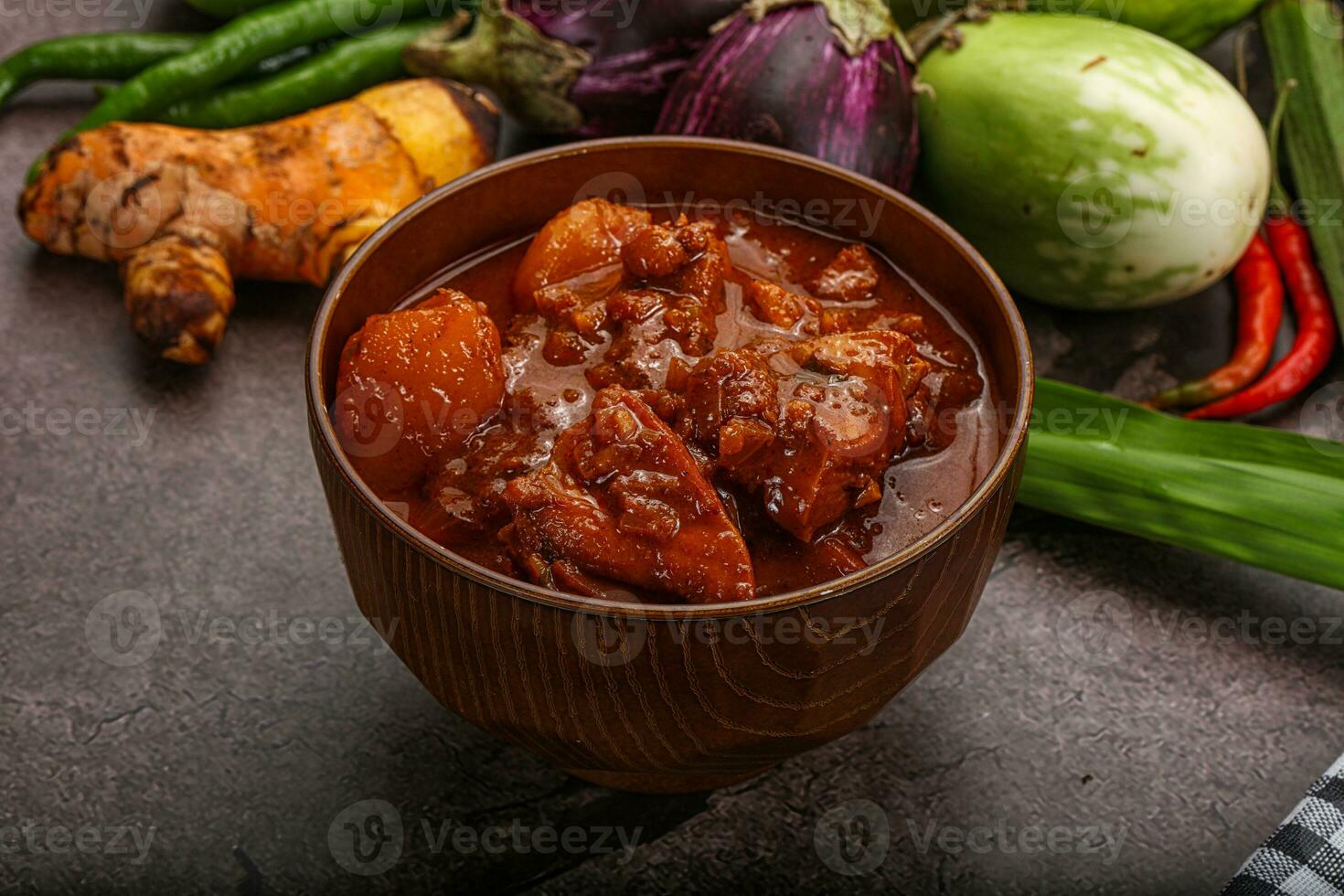 Indian cuisine - spicy chicken vindaloo photo