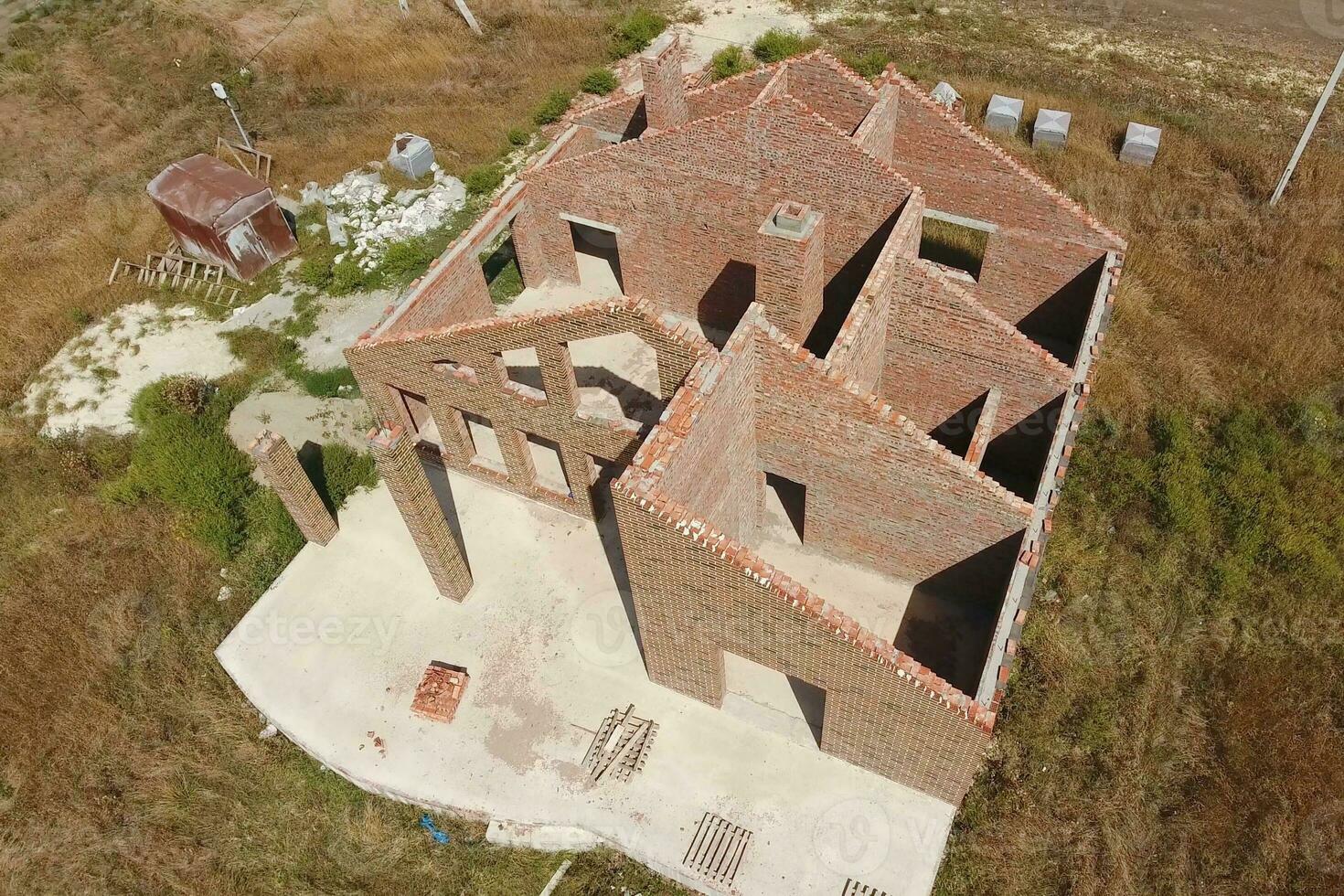The house is built of red brick. The walls of the house are a top view photo