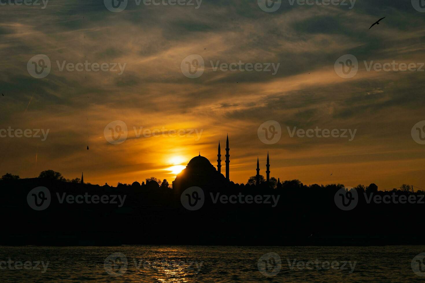 Estanbul puesta de sol ver desde dorado bocina. suleymaniye mezquita a puesta de sol foto