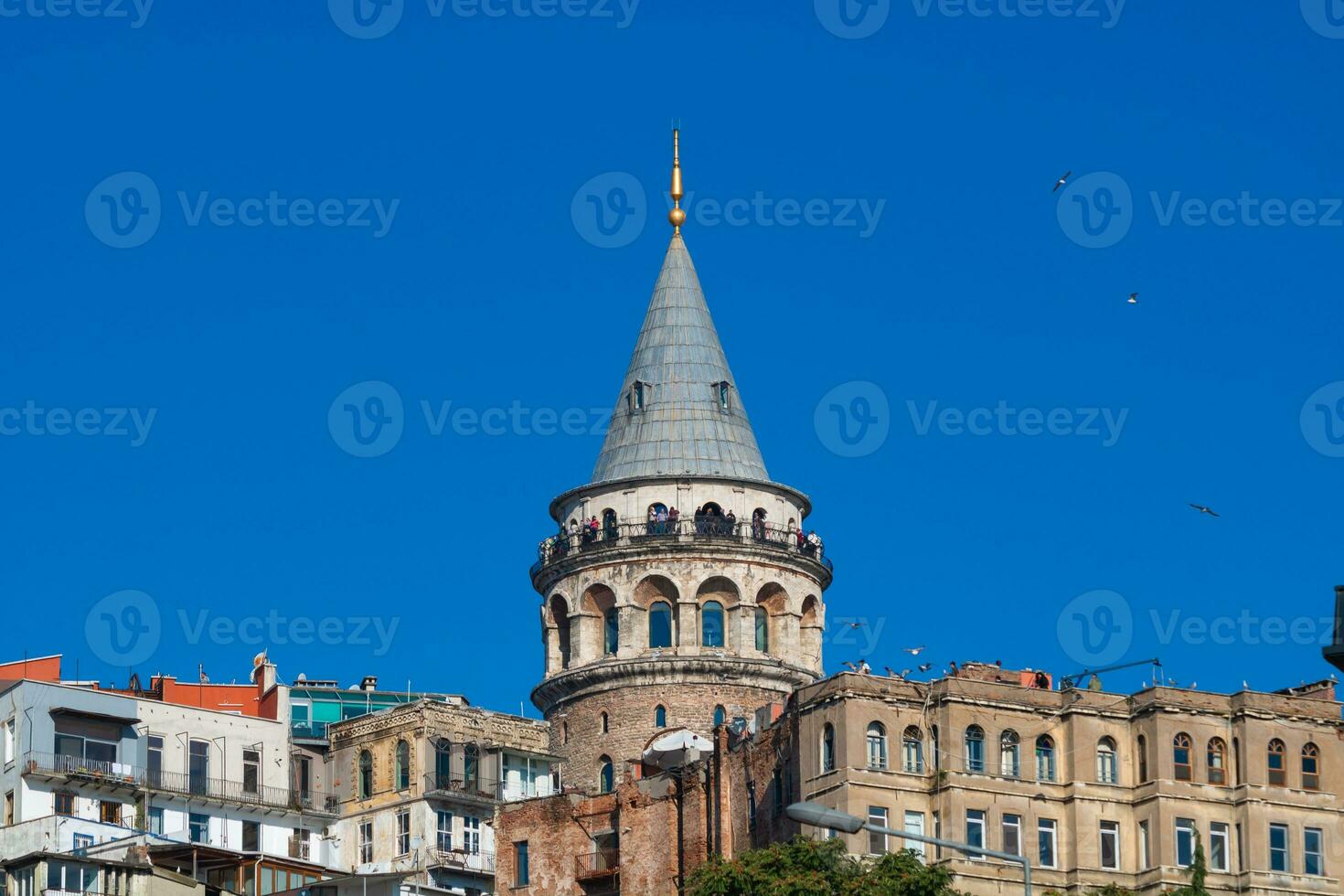 galata torre o galata kulesi a tiempo de día. viaje a Estanbul antecedentes foto