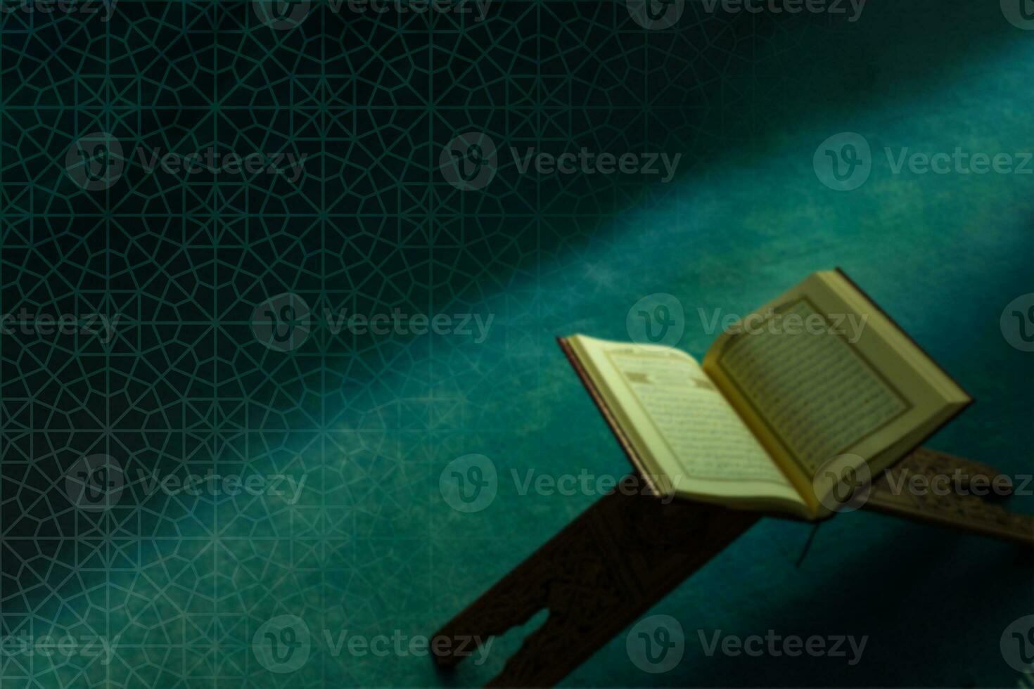 islámico concepto imagen. el santo Corán en el libro estar en borroso antecedentes foto