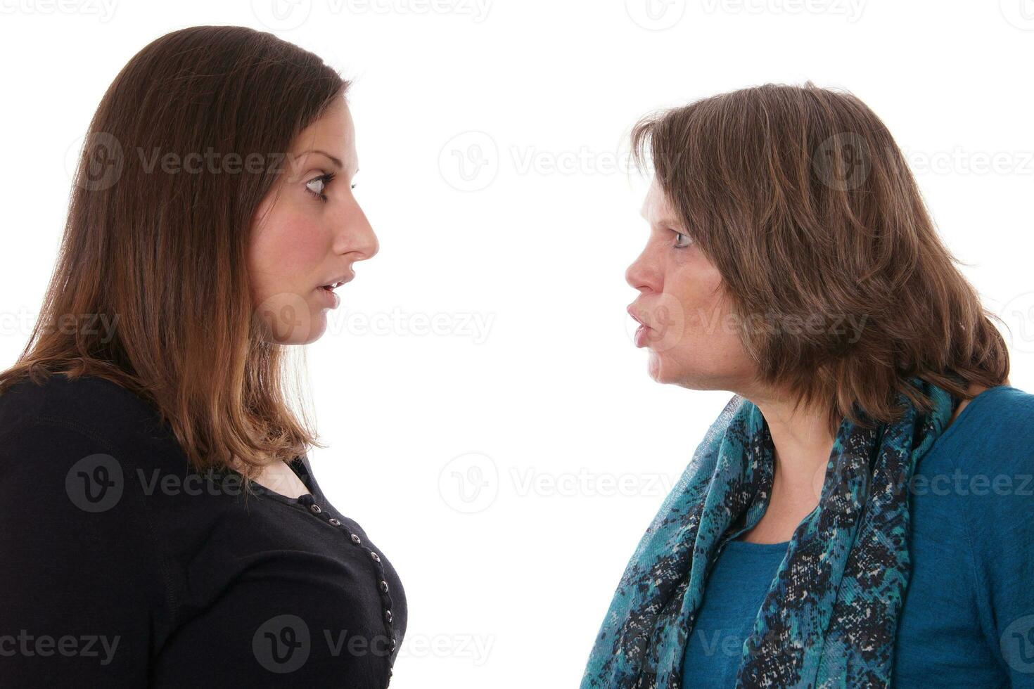 madre y hija luchando foto