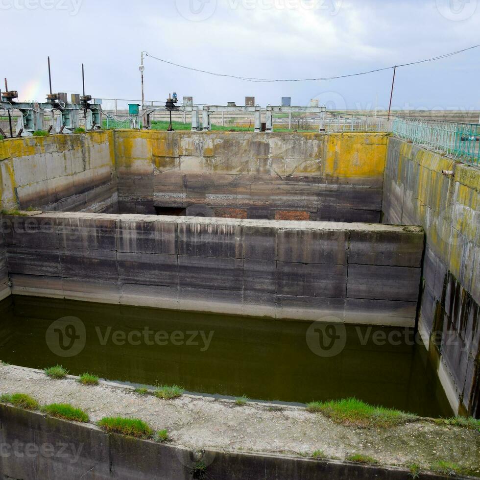 Buffer tanks at the waterway opening gateways photo