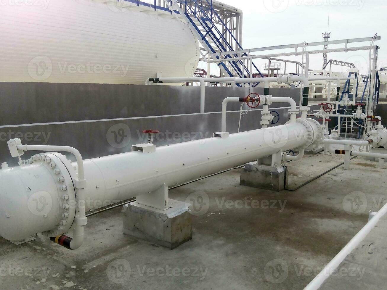 Heat exchanger in a refinery photo