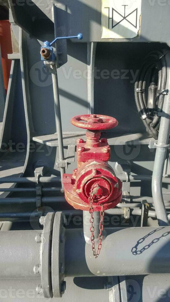 manual apagar válvula de el toma de corriente tubo de el agua suministro línea de el lucha contra incendios sistema foto