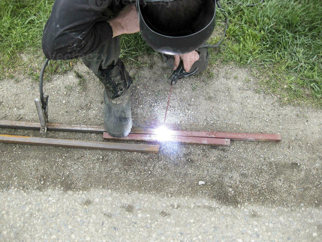 Welding of steel square pipe electric welding photo