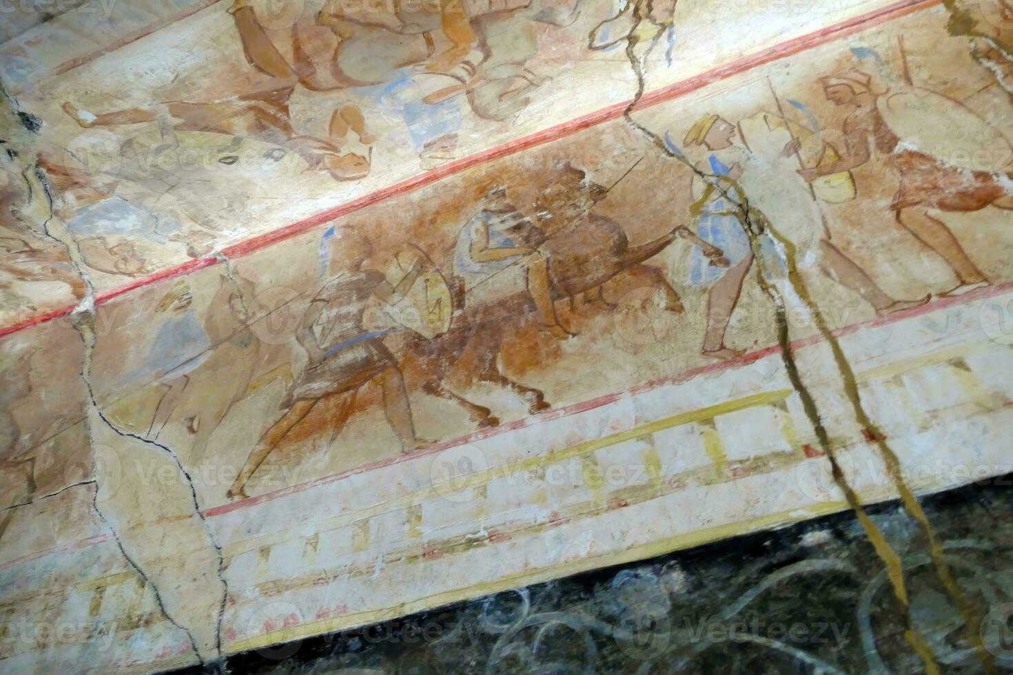 Frescoes of Greek procession discovered in a Thracian photo