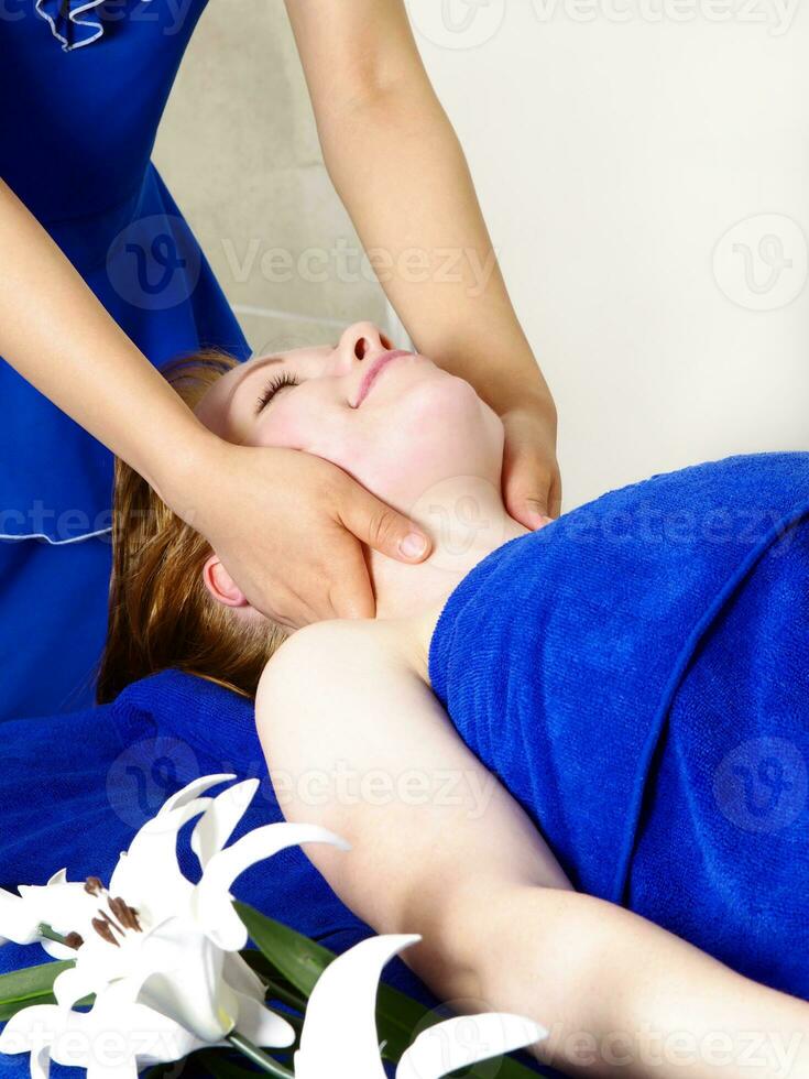 massage in spa salon photo