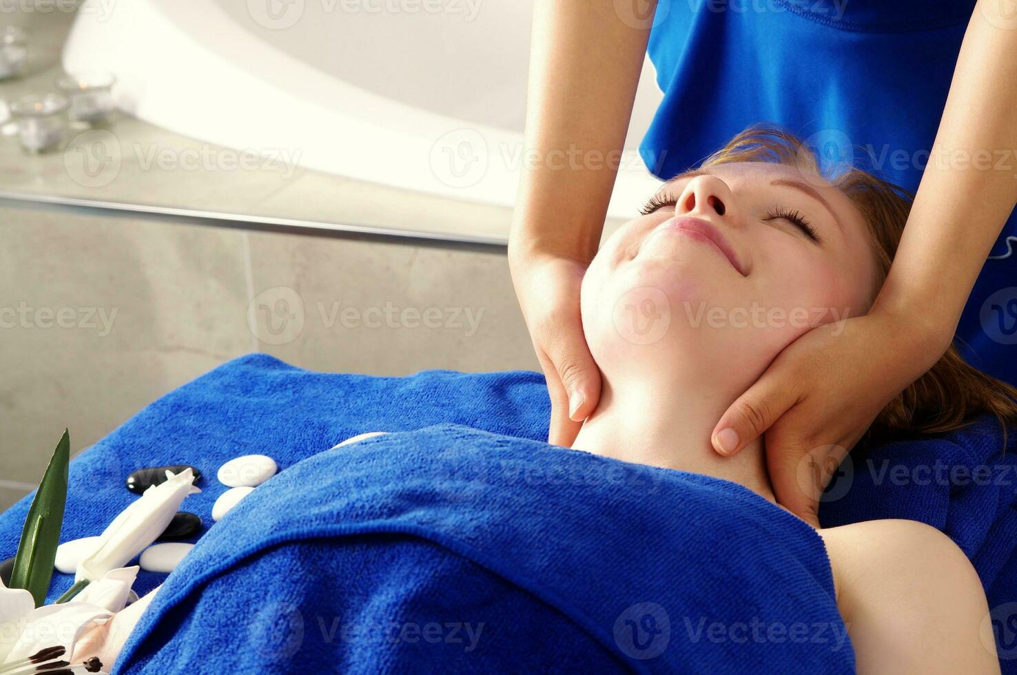 masaje en spa salón foto