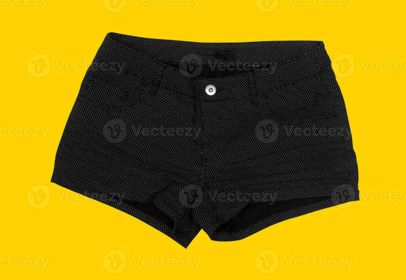 hembra negro pantalones cortos en amarillo antecedentes foto