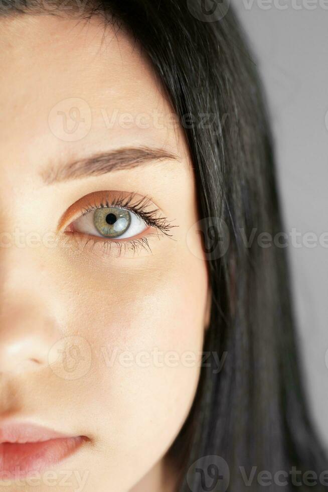 cerca arriba retrato de un joven niña foto