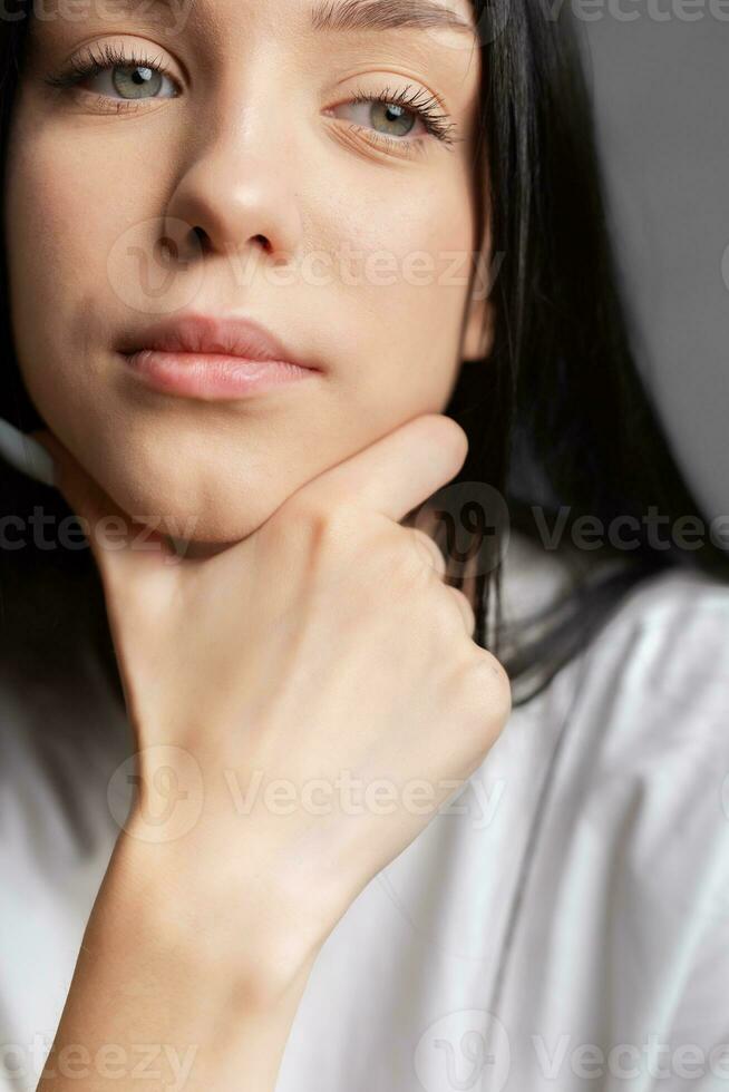 cerca arriba retrato de un joven niña foto