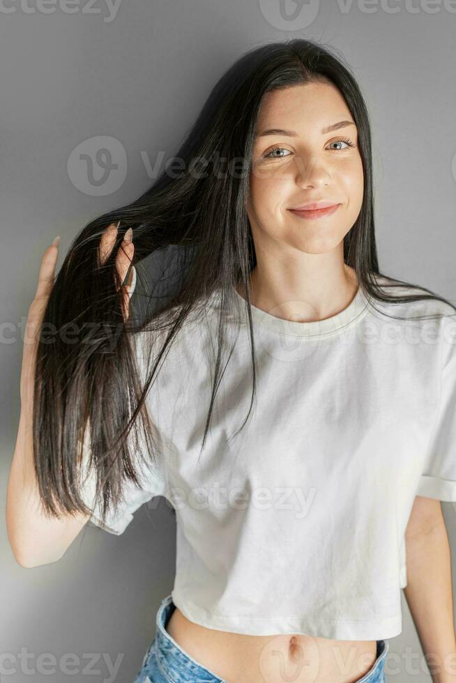 Portrait of a smiling young girl. photo