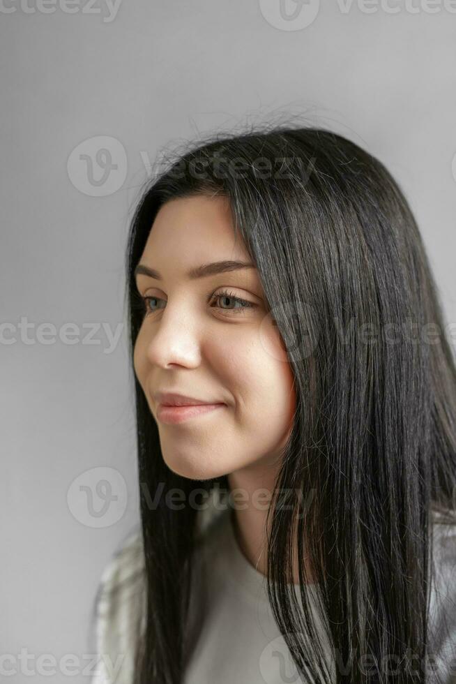 Portrait of a smiling young girl. photo