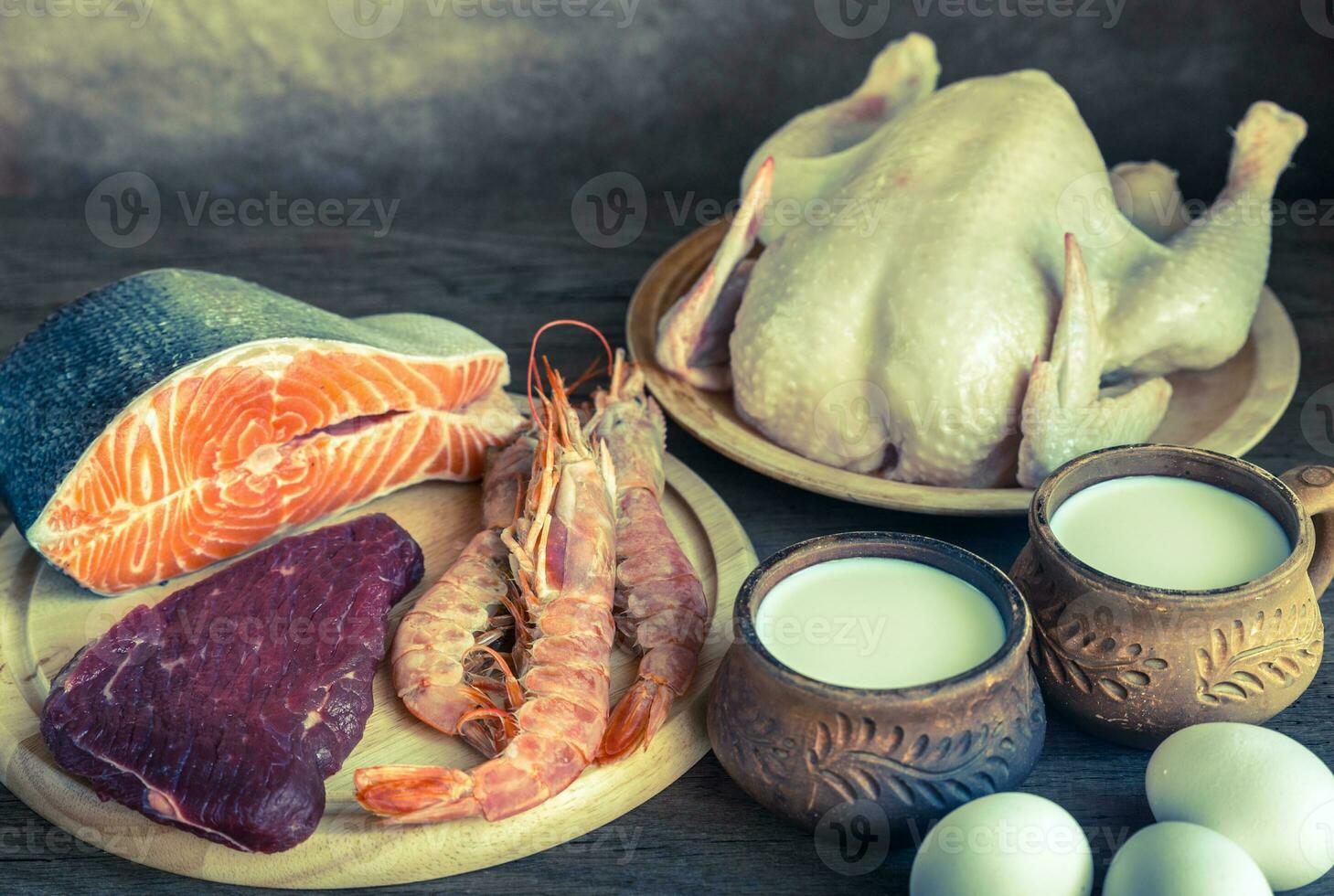 proteína dieta crudo productos en el de madera antecedentes foto