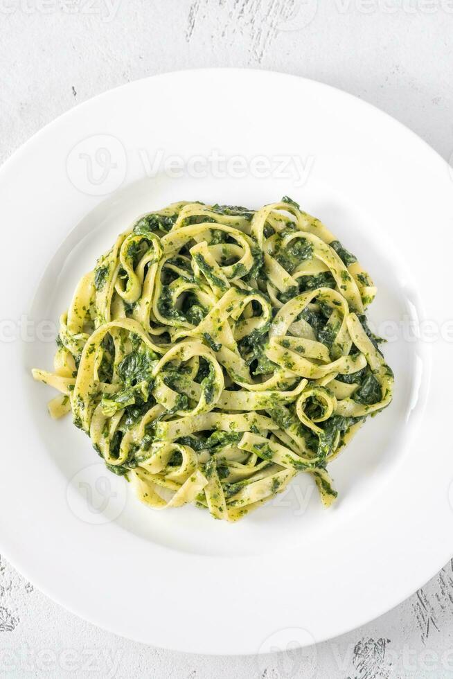 Creamy spinach pasta photo