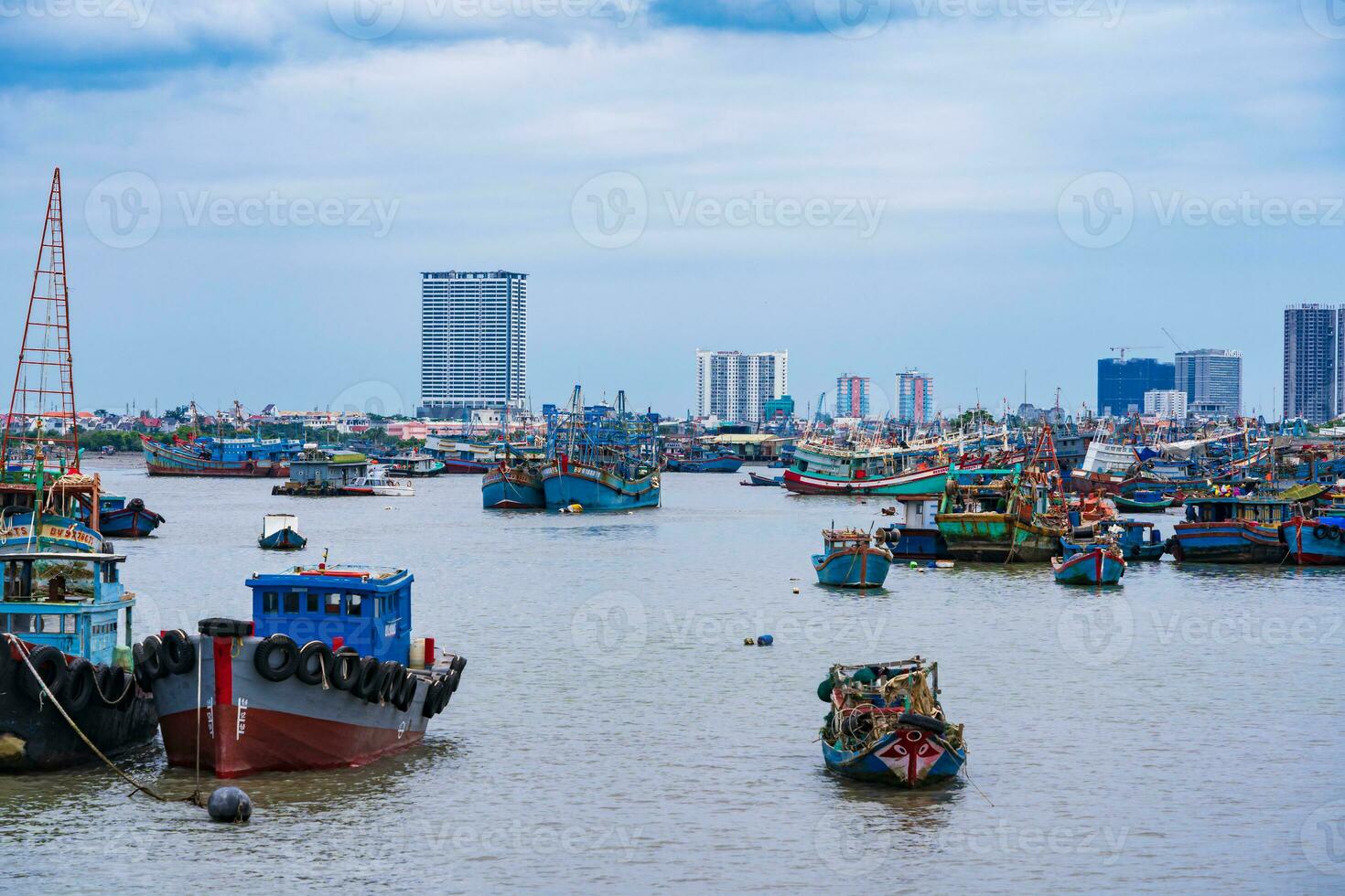 un esquina de un ostra granja y flotante pescar pueblo en licenciado en Letras ría vung tau provincia, Vietnam foto