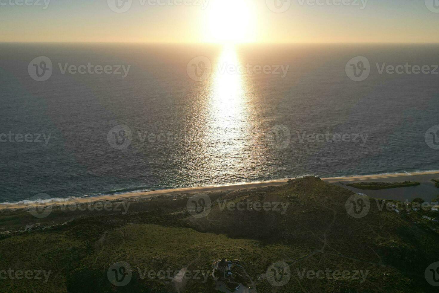 aéreo puesta de sol ver de todos santos mexico baja California sur desde mirador punto de vista Estar atento foto