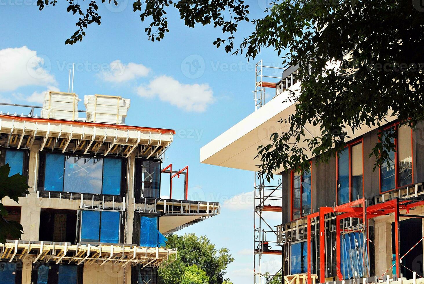 nuevo de varios pisos Departamento edificios debajo construcción foto