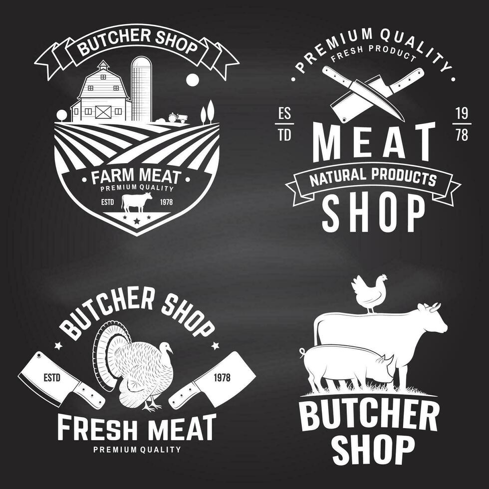 conjunto de Carnicero tienda Insignia o etiqueta con vaca, carne de res, pollo. vector. Clásico tipografía logo diseño con vaca, pollo silueta. carnicería carne comercio, mercado, restaurante negocio. vector