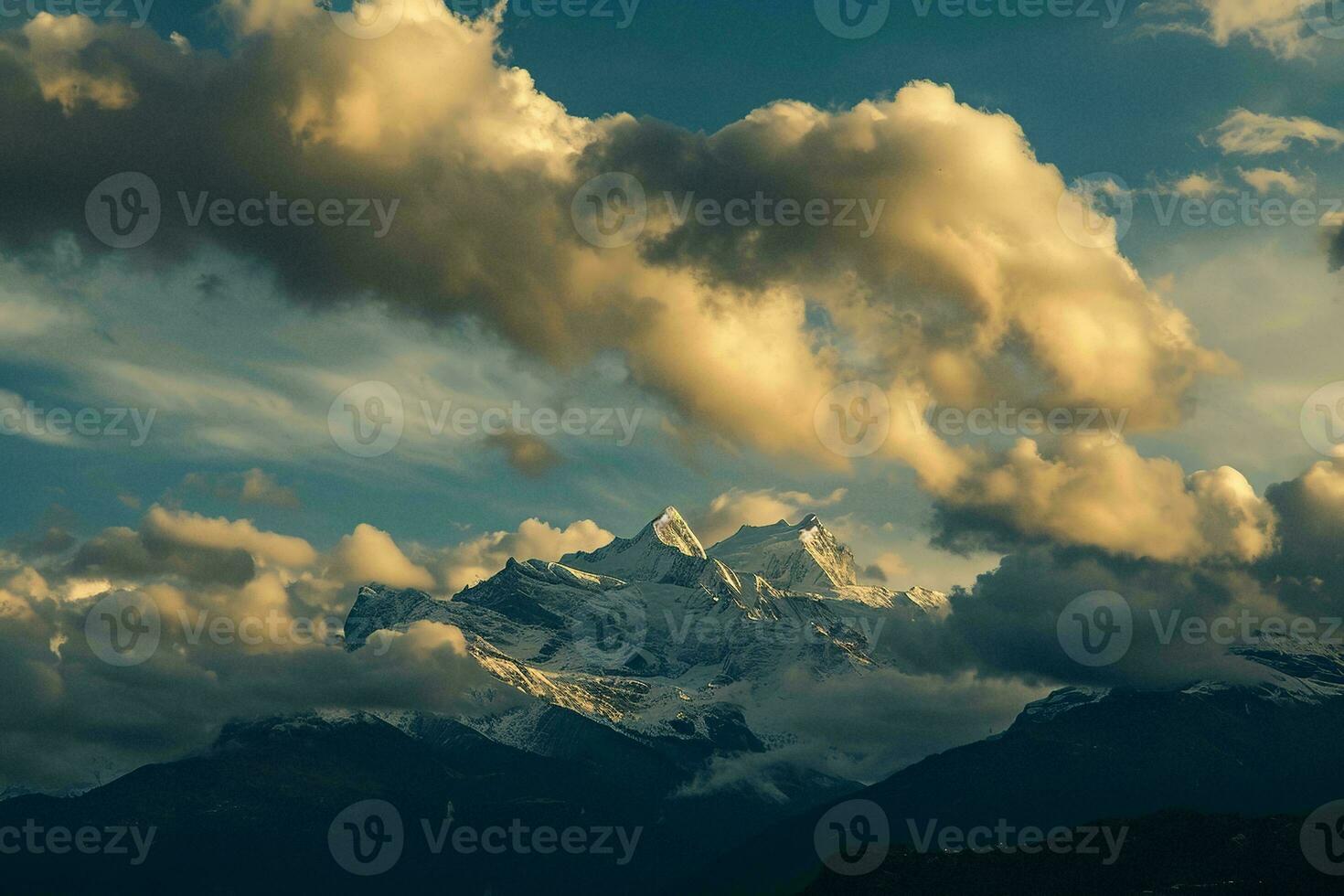 AI generated Breathtaking view of snowy mountains under a sky filled with fluffy, golden-hued clouds at sunset. photo