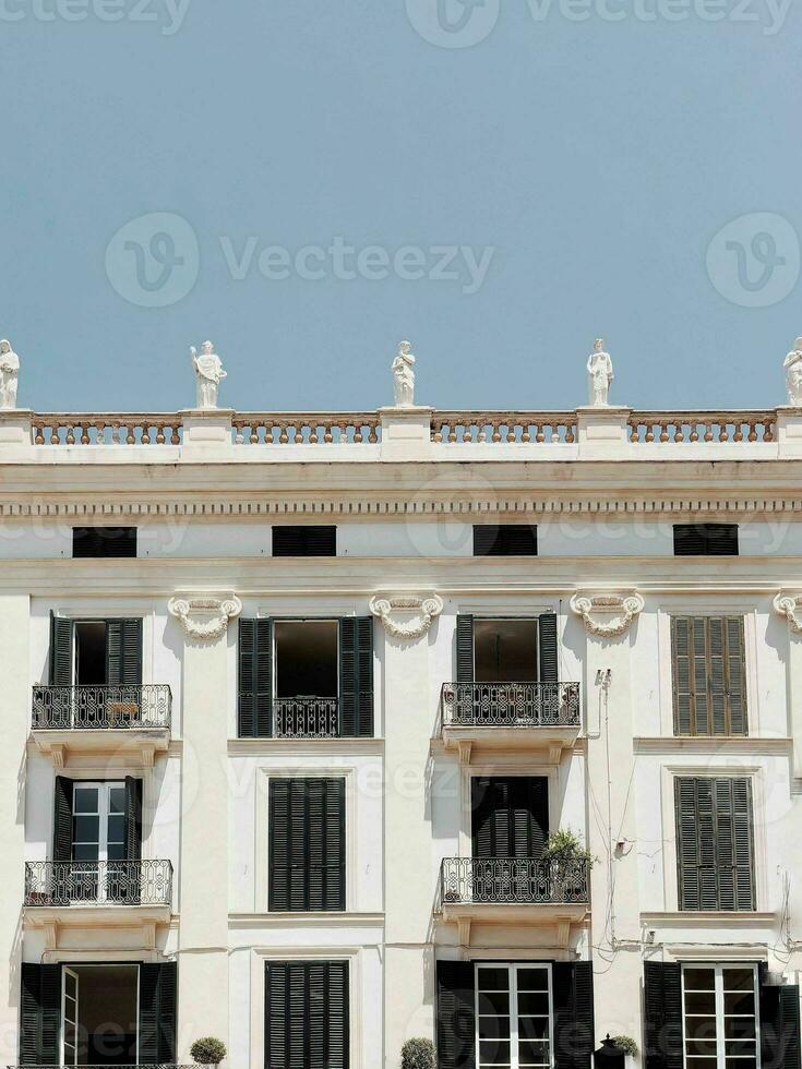 Español arquitectura casa fachada azul cielo foto