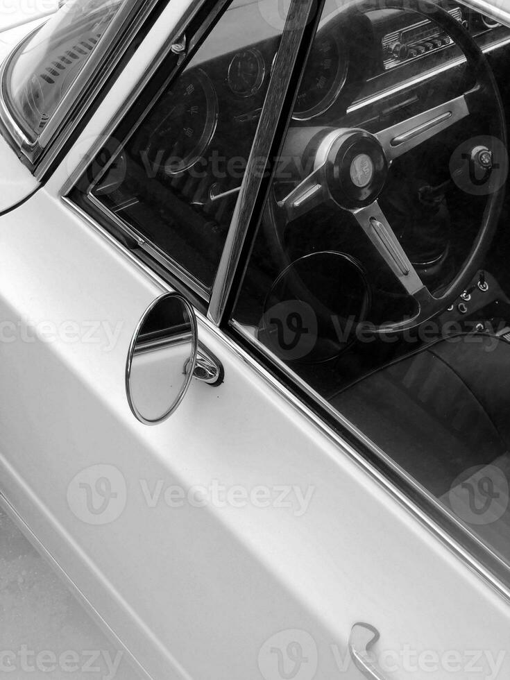 Clásico coche de cerca monocromo foto