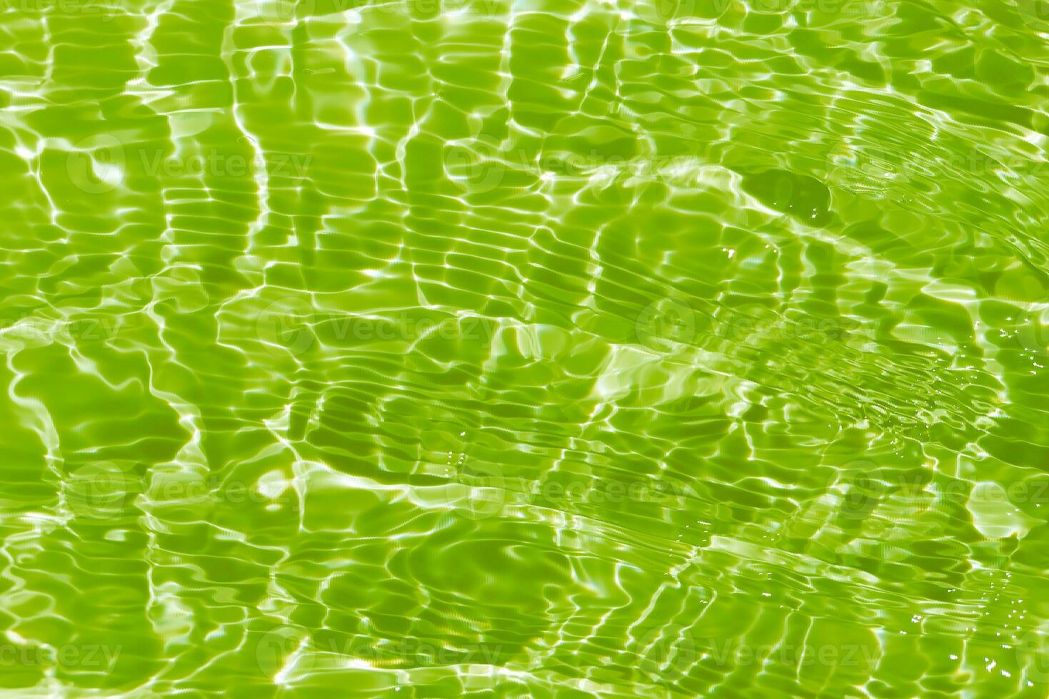 verde agua olas en el superficie onda borroso. desenfocar borroso transparente azul de colores claro calma agua superficie textura con chapoteo y burbujas agua olas con brillante modelo textura antecedentes. foto