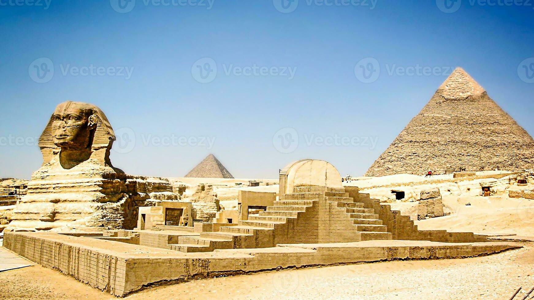 A beautiful picture of the pyramids in Giza in Egypt with the Sphinx photo